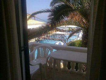 Фотография Beach Front Salvanos Apartments 2*