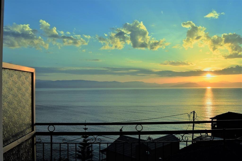 Картинка Perama Hotel 2*