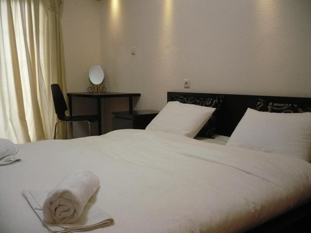 Отель Alexandros Hotel 4*