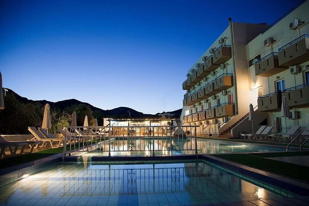 Отель Athinoula Hotel 1*