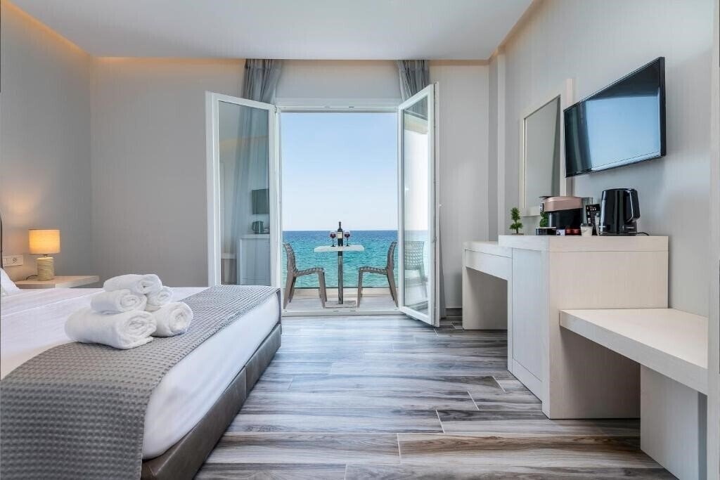 Отель Kyma Rooms & Suites 3*