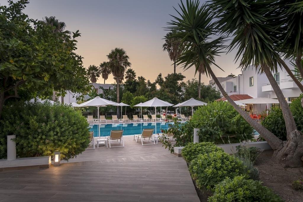 Отель Alexandra Beach Hotel 3*