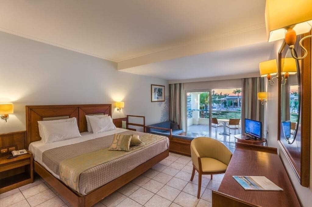 Фото Kipriotis Maris Suites 5*