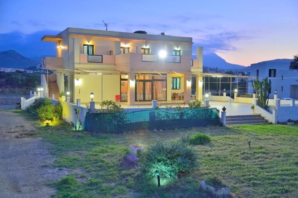 Отель Gyrogiali Apartments 3*