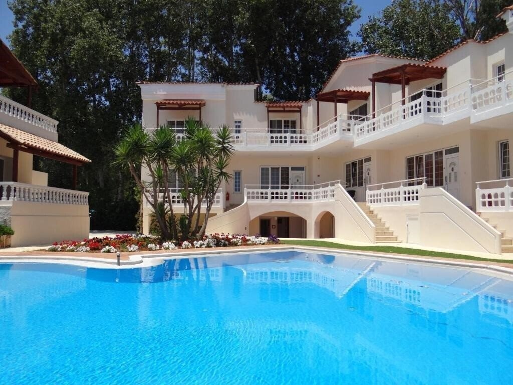 Отель Perla Beach Apartments 3*