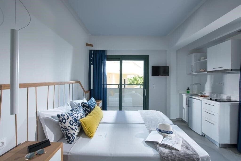 Отель Kristalli 4*