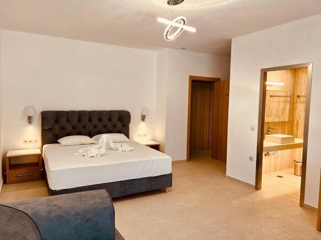 Фото Lili Hotel 3*