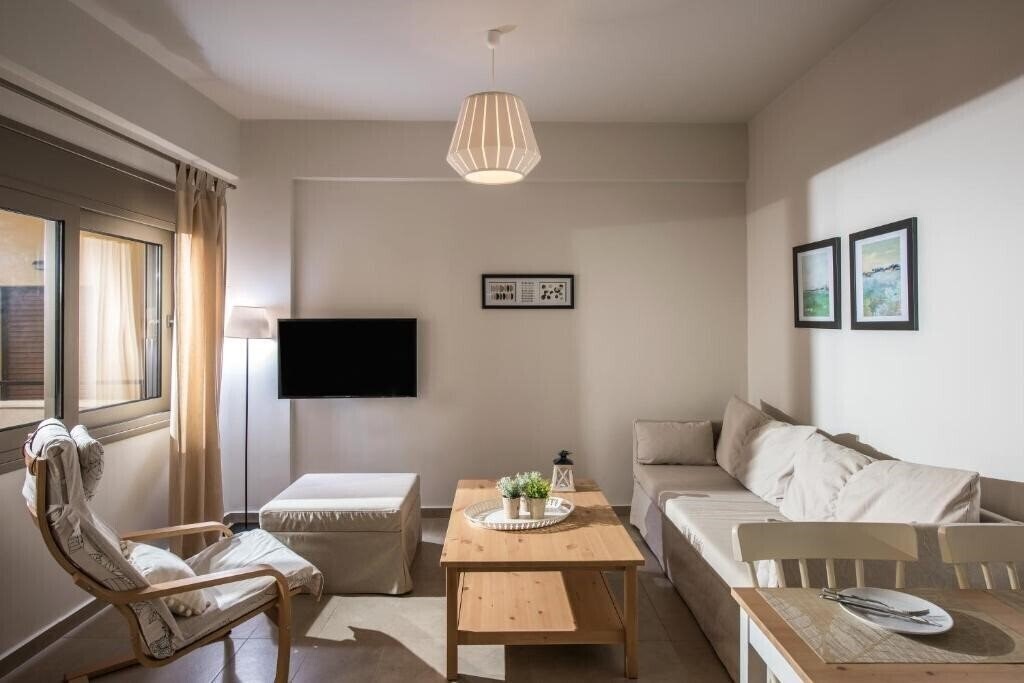 Отель Caravel Apartments 3*