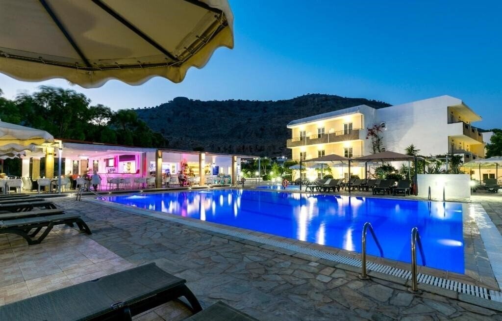 Фото Amphitriti Hotel 3*