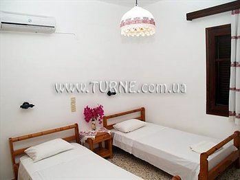 Отель Dolphins Apartments 2*