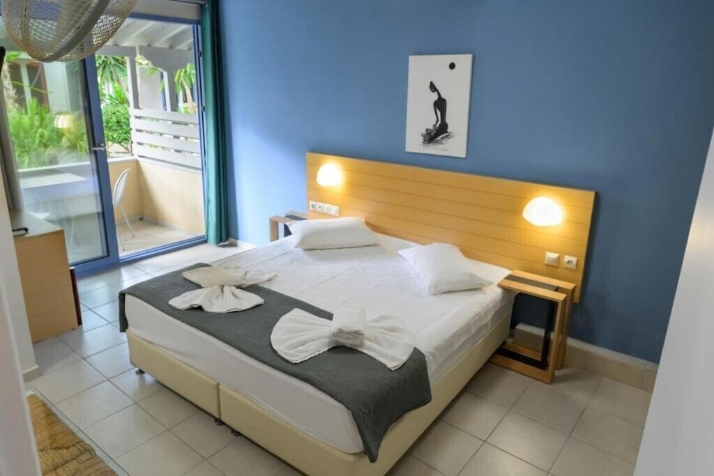 Фотография Rouda Bay Beach Hotel (ex. Rouda Bay Hotel) 3*
