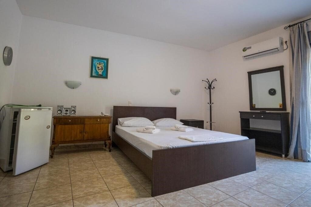 Отель Pyrgos Sofokleous 4*