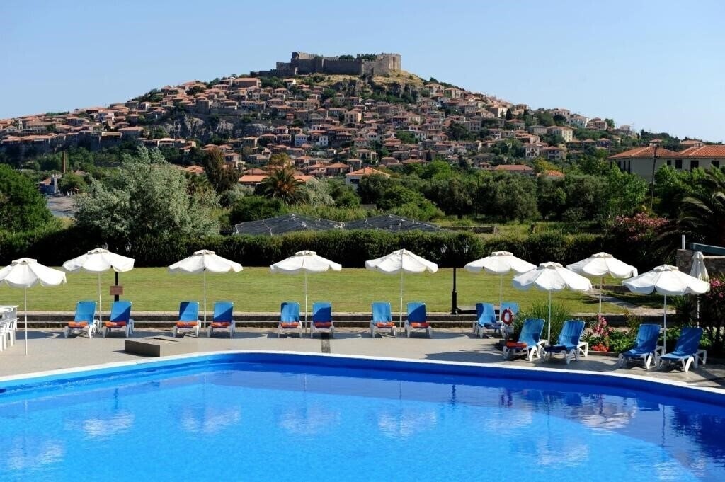 Отель Delfinia Beach And Bungalows (Molivos) 3*