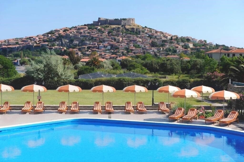 Отель Delfinia Beach And Bungalows (Molivos) 3*