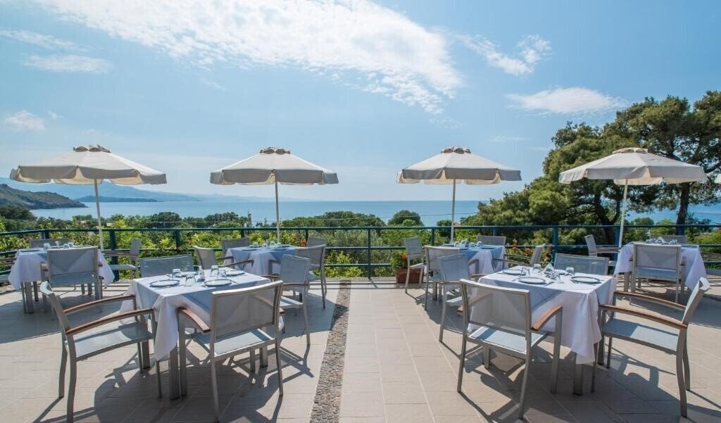 Изображение Delfinia Beach And Bungalows (Molivos) 3*