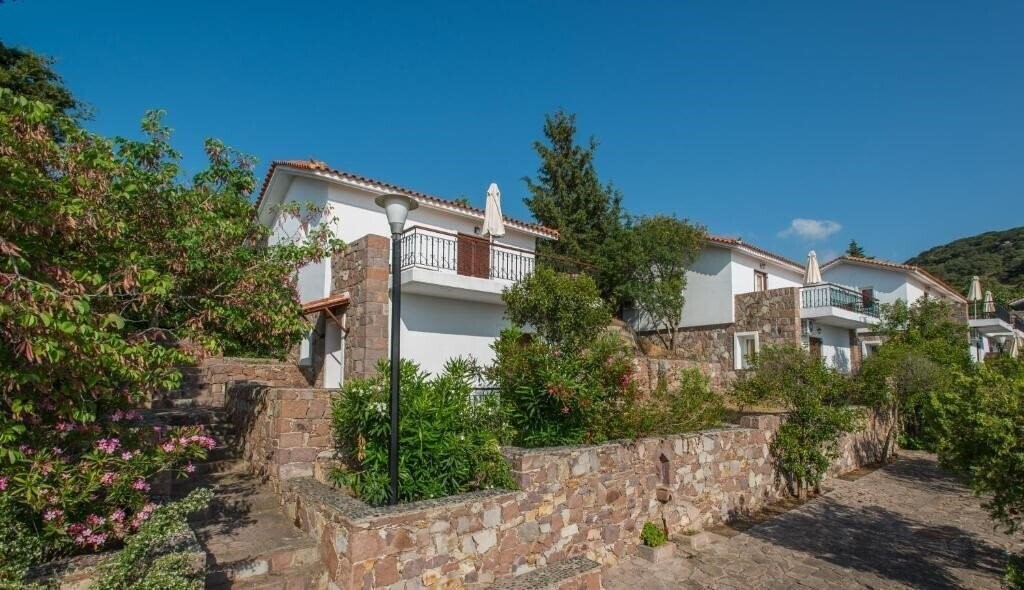 Фотография Delfinia Beach And Bungalows (Molivos) 3*