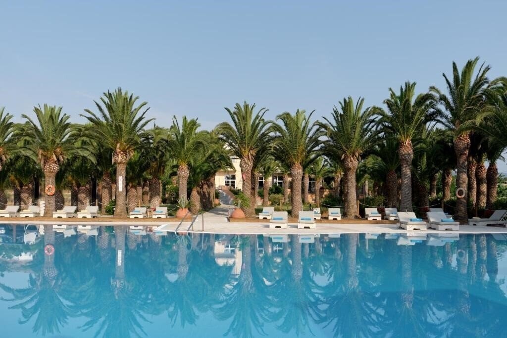 Отель Aphrodite Hotel Lesbos 4*