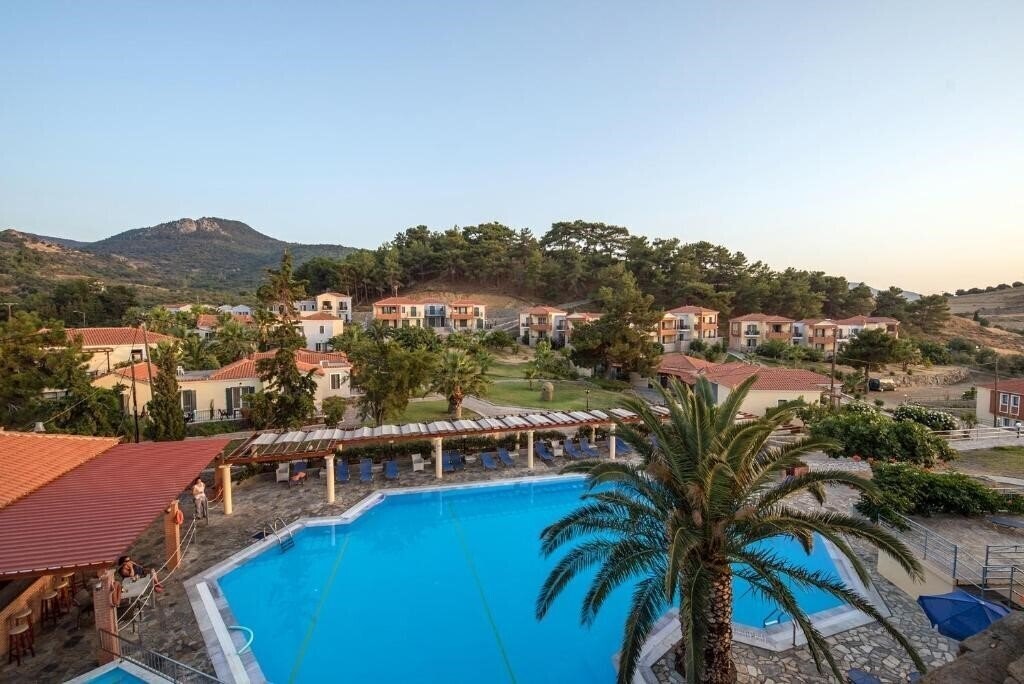Отель Alma Hotel Petra 4*