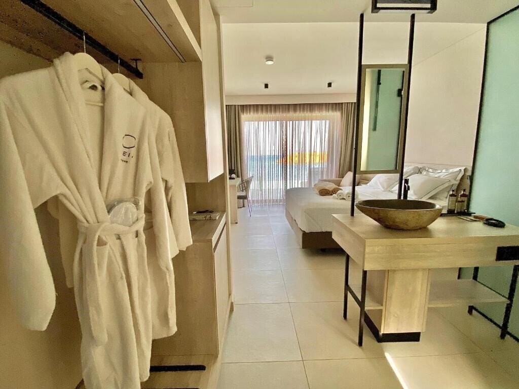 Фотография Eleia Seafront Villas 3*