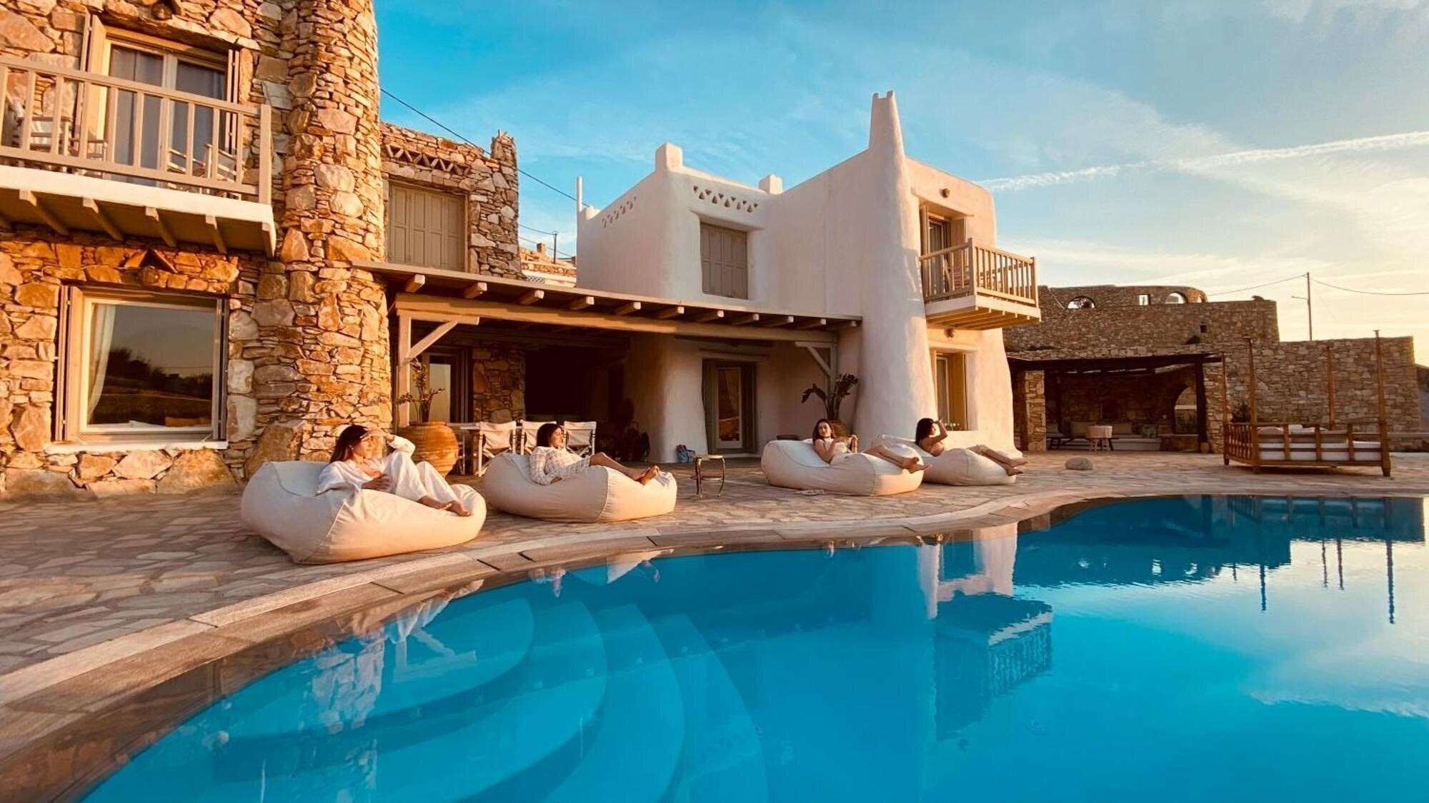 Отель Horizon Hotel & Villas 3*