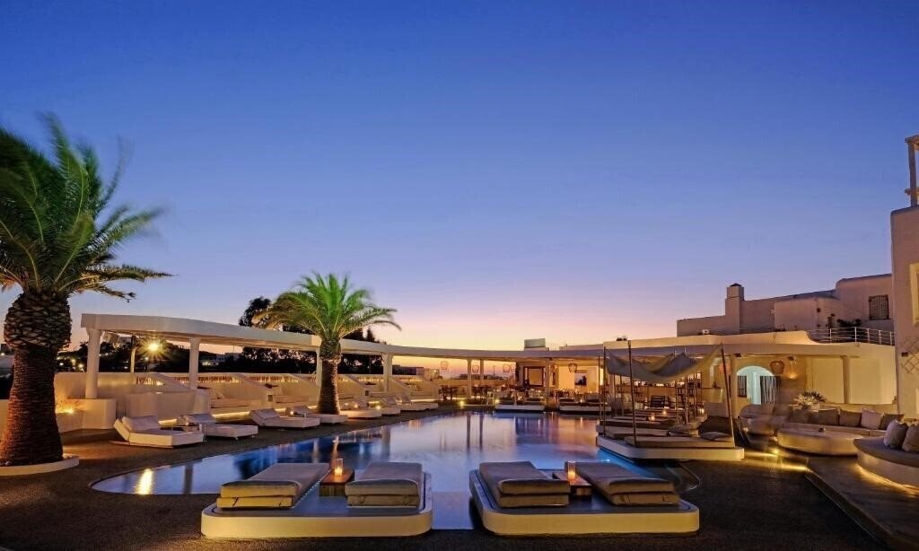 Отель Andronikos 4*