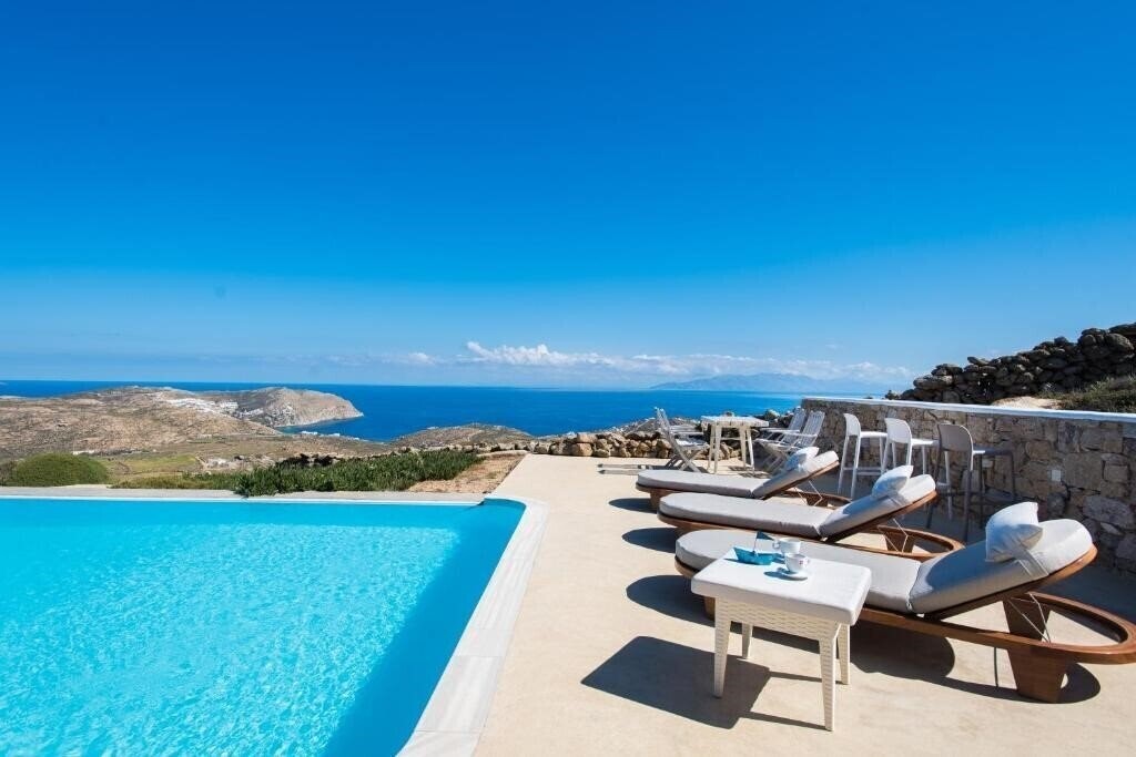 Отель Amallini Suites 4*