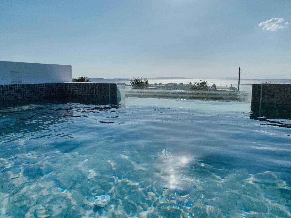 Отель Eternal Suites 3*