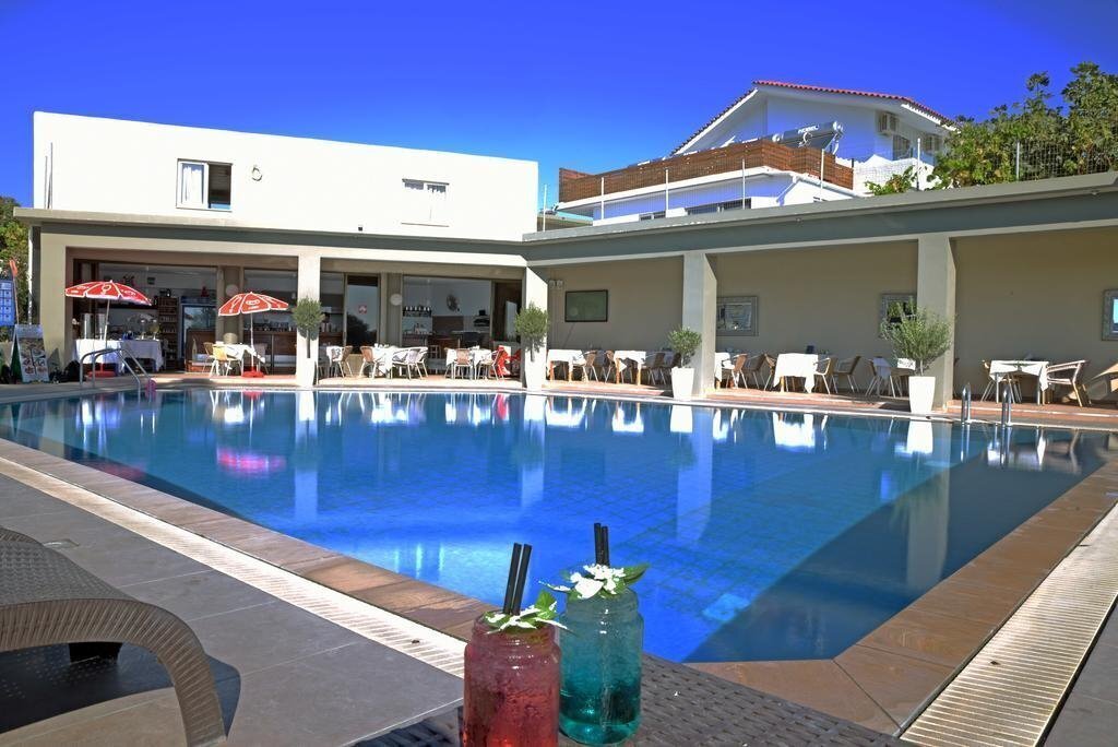 Отель Hillside Studios 2*