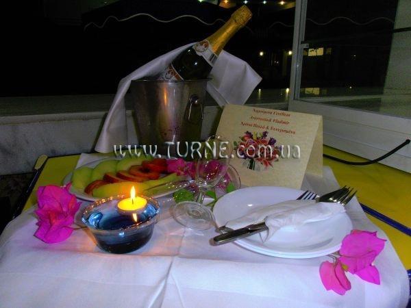 Отель Loutanis Hotel 3*