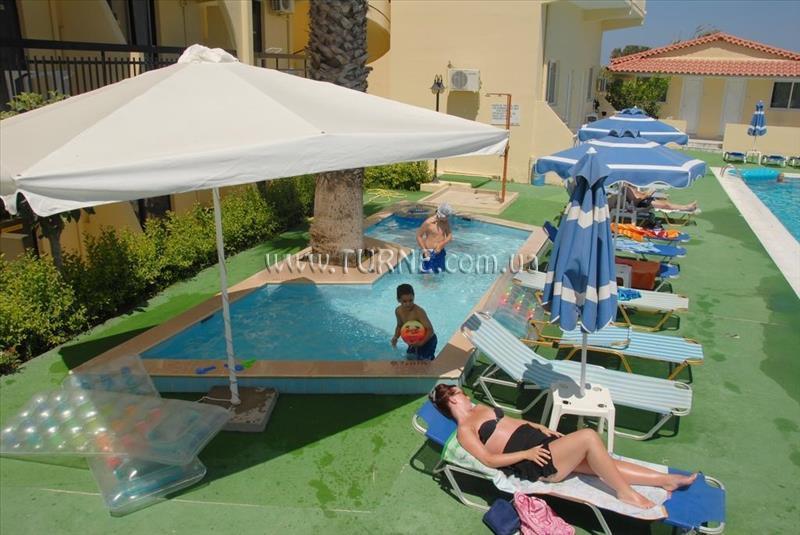 Отель Margaret Studios 3*