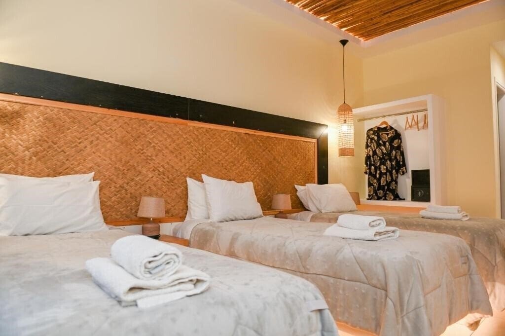 Отель Georgia Studios And Apartments 2*