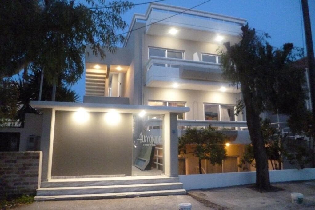 Отель Alkyonides Hotel 3*