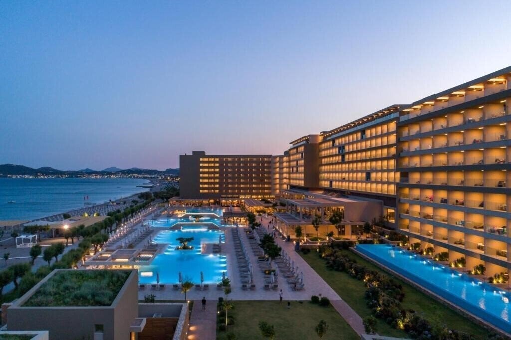 Фото Amada Colossos Elite 5*