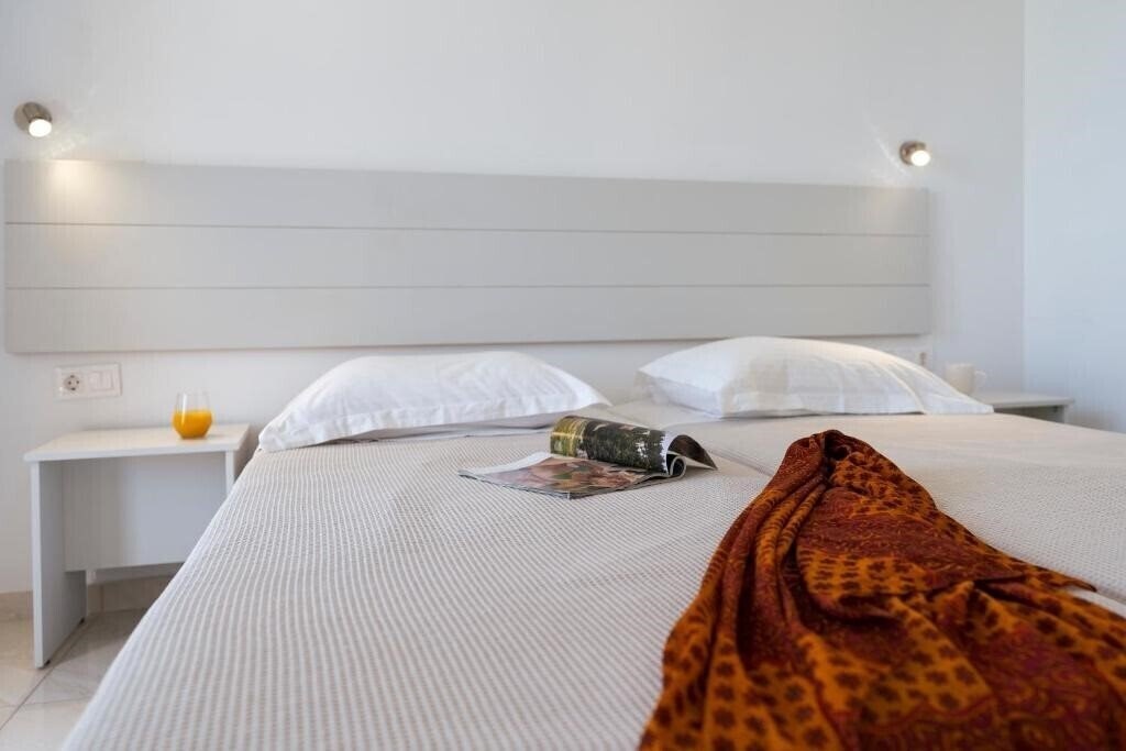 Отель Beach Break Boutique Apartments 3*