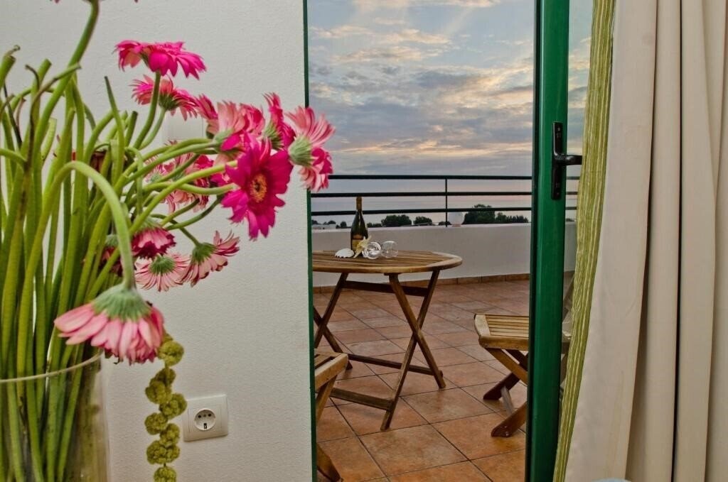 Фото Stella Hotel Pefkos 3*