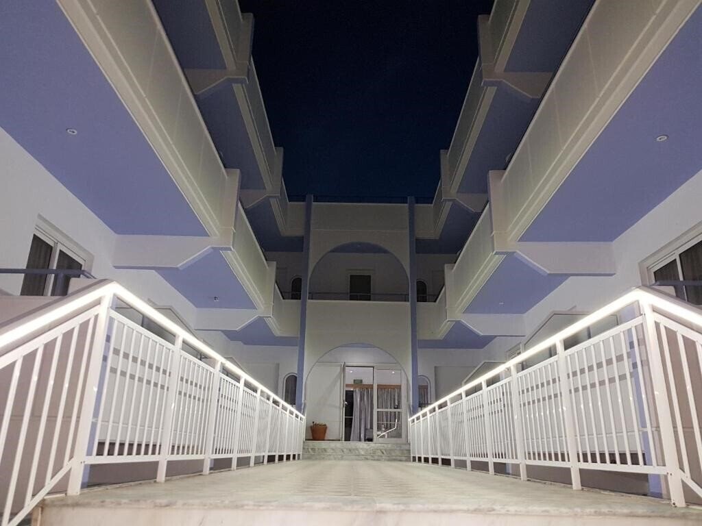 Отель Pyrgos Hotel Apartments 2*