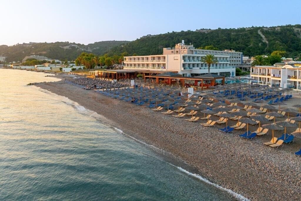 Отель Avra Beach Resort Hotel & Bungalows 4*