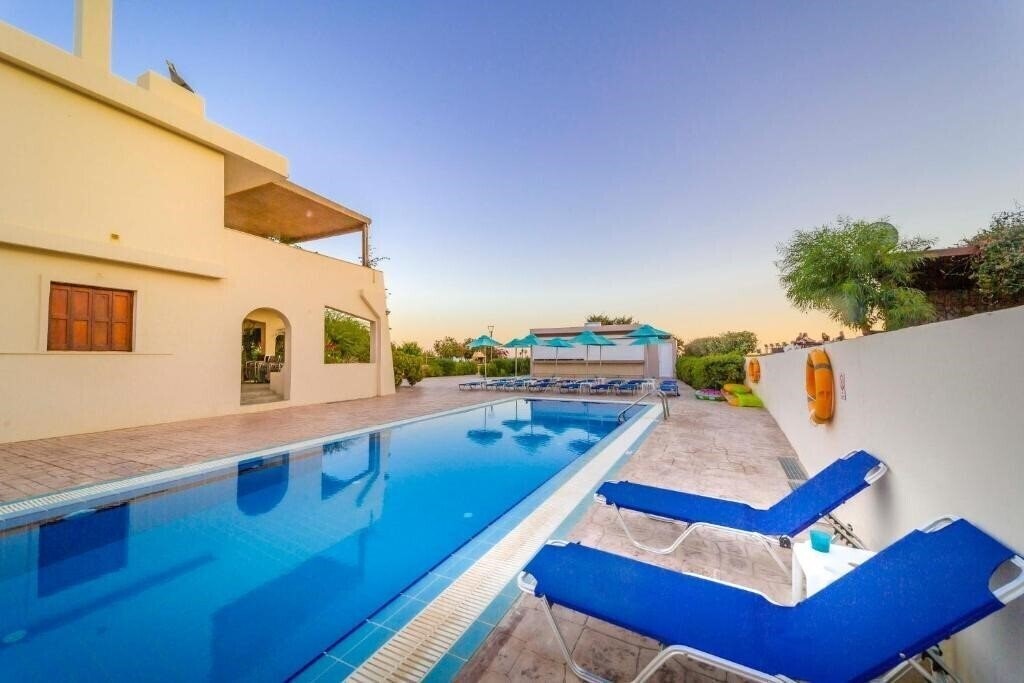 Отель Amaryllis Front Beach Hotel 3*