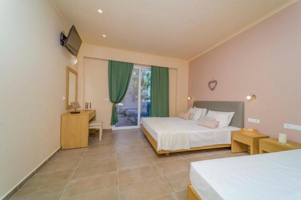 Фотография Amaryllis Front Beach Hotel 3*