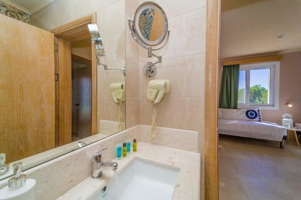 Изображение Amaryllis Front Beach Hotel 3*
