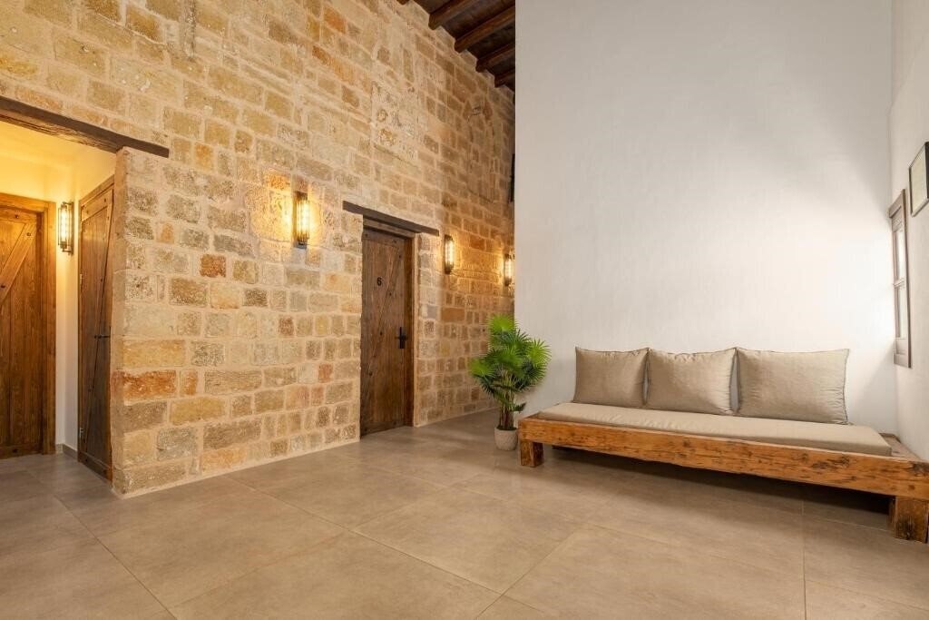 Фотография Ancient Knights Luxury Suites 3*
