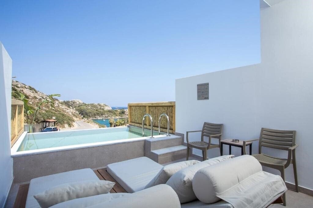 Отель Ladiko Suites 3*