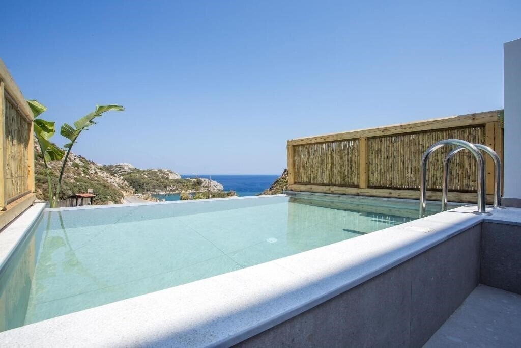 Фото Ladiko Suites 3*
