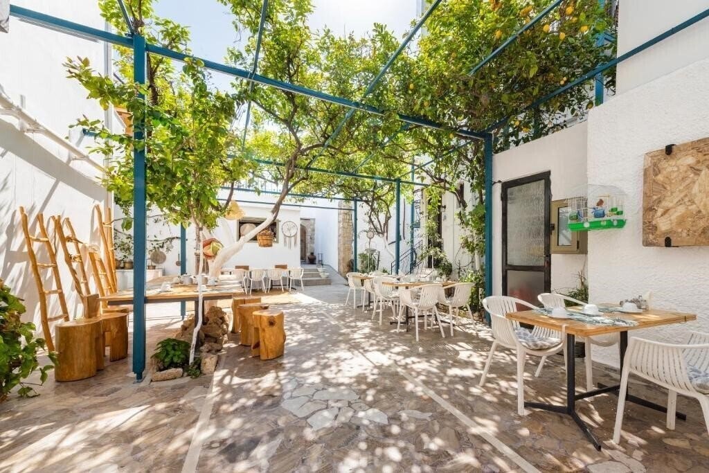Отель Lefka Hotel 2*