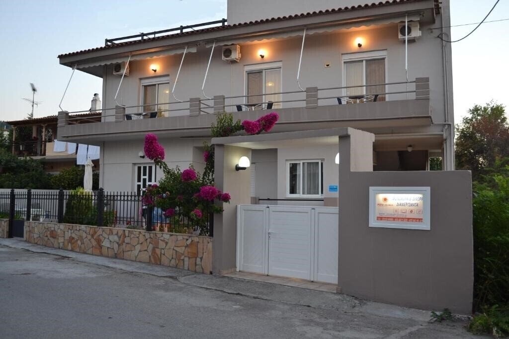 Отель Pefki Studios 2*