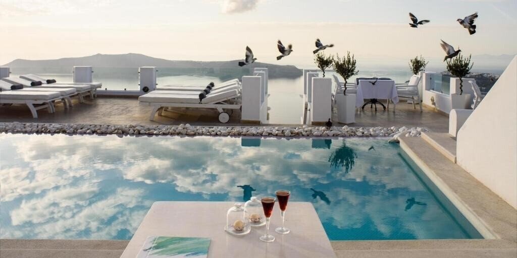 Картинка Above Blue Suites 4*