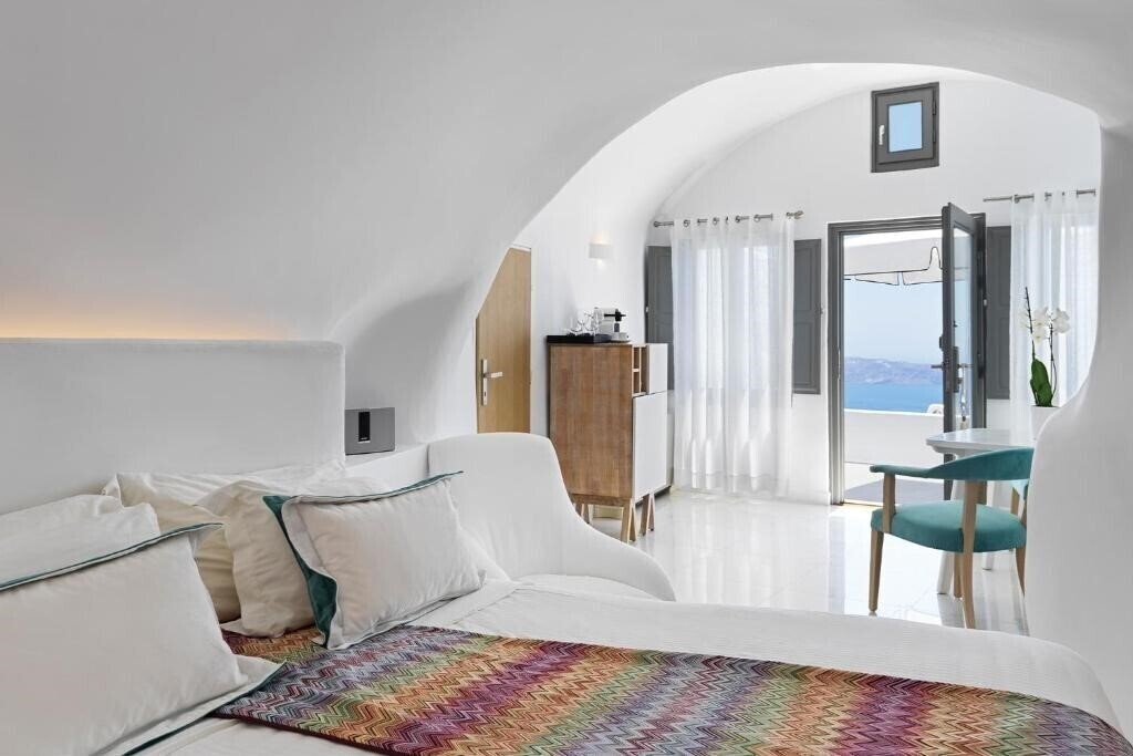 Отель Katikies Chromata Santorini 5*