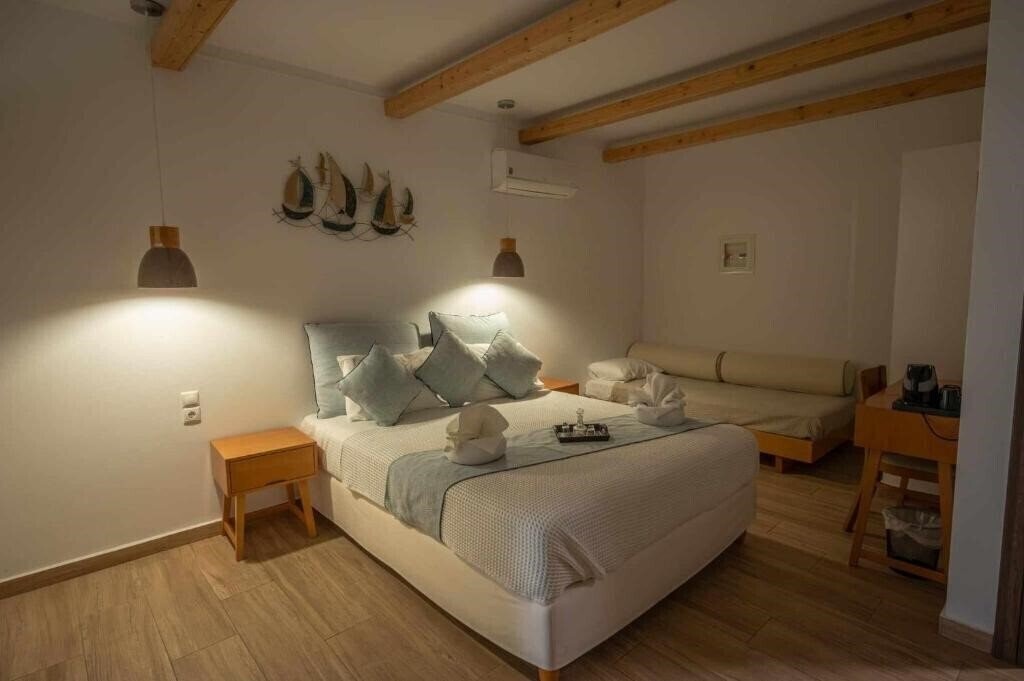 Отель Karidis 3*