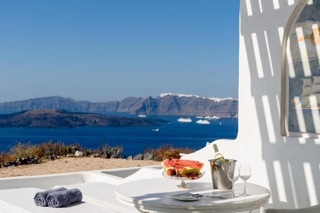 Отель Kalestesia Suites 3*
