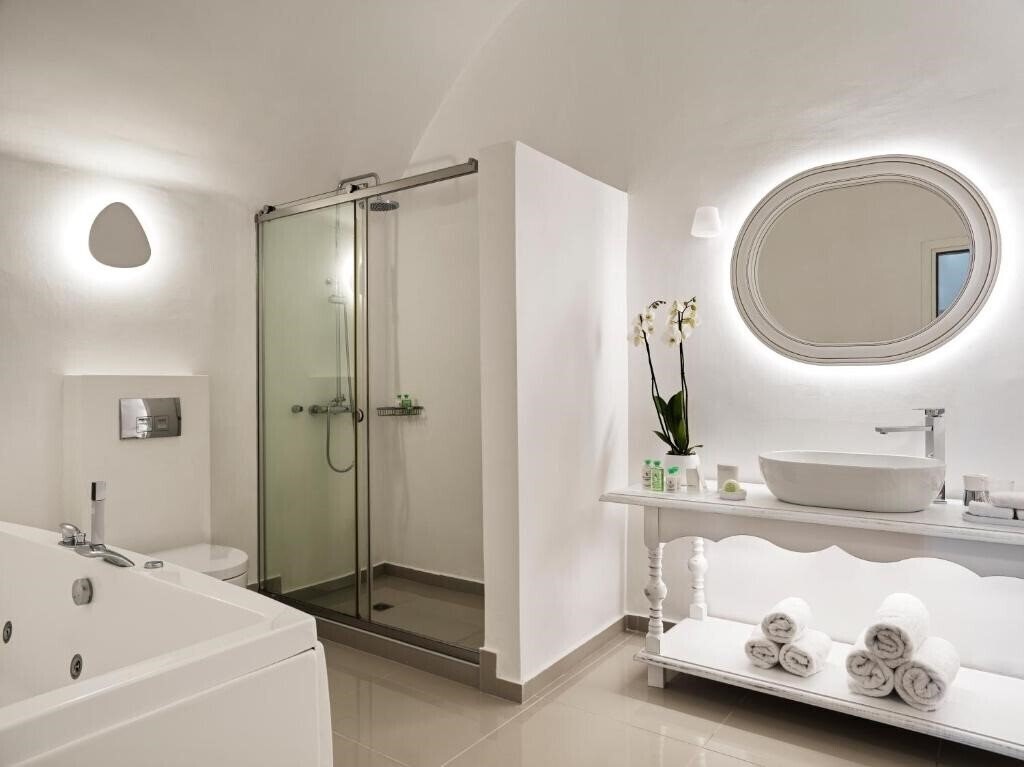 Фотография Katikies Santorini The Leading Hotels of The World Oia 5*